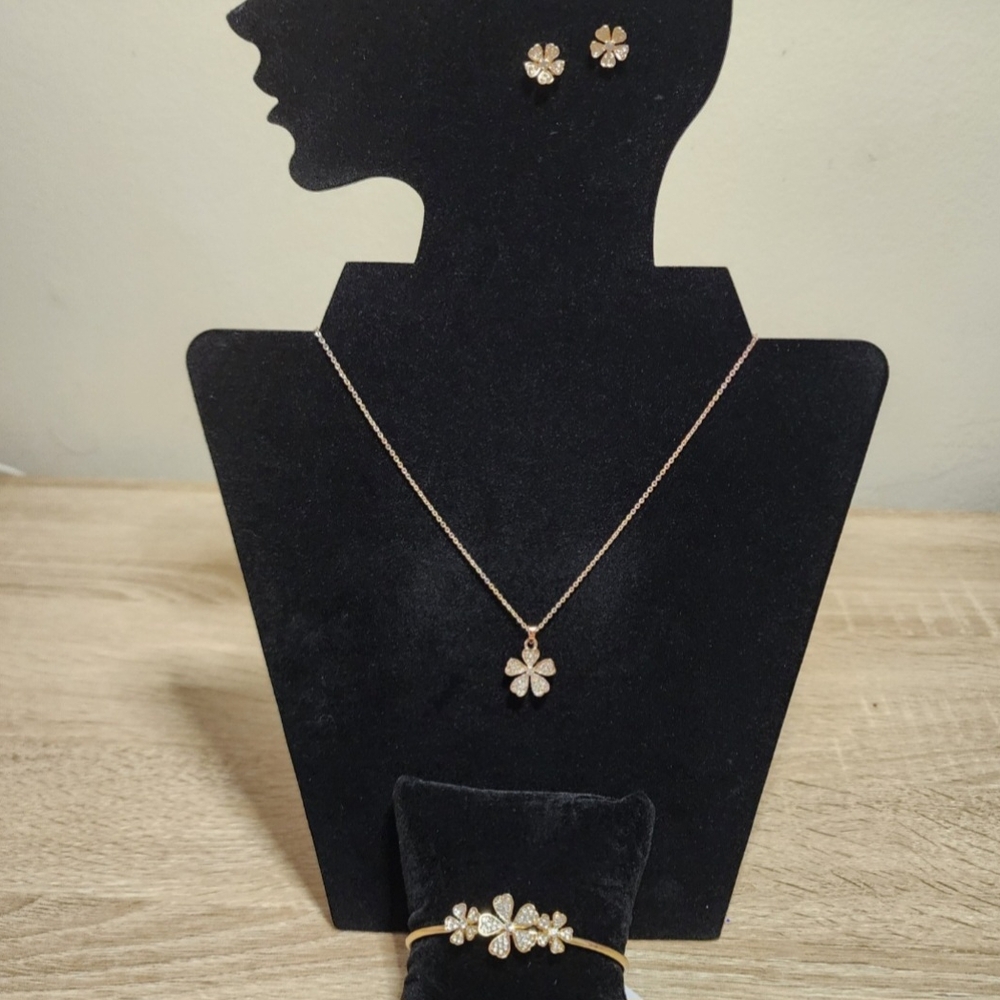 Elegant Gold Flower Jewelry Set